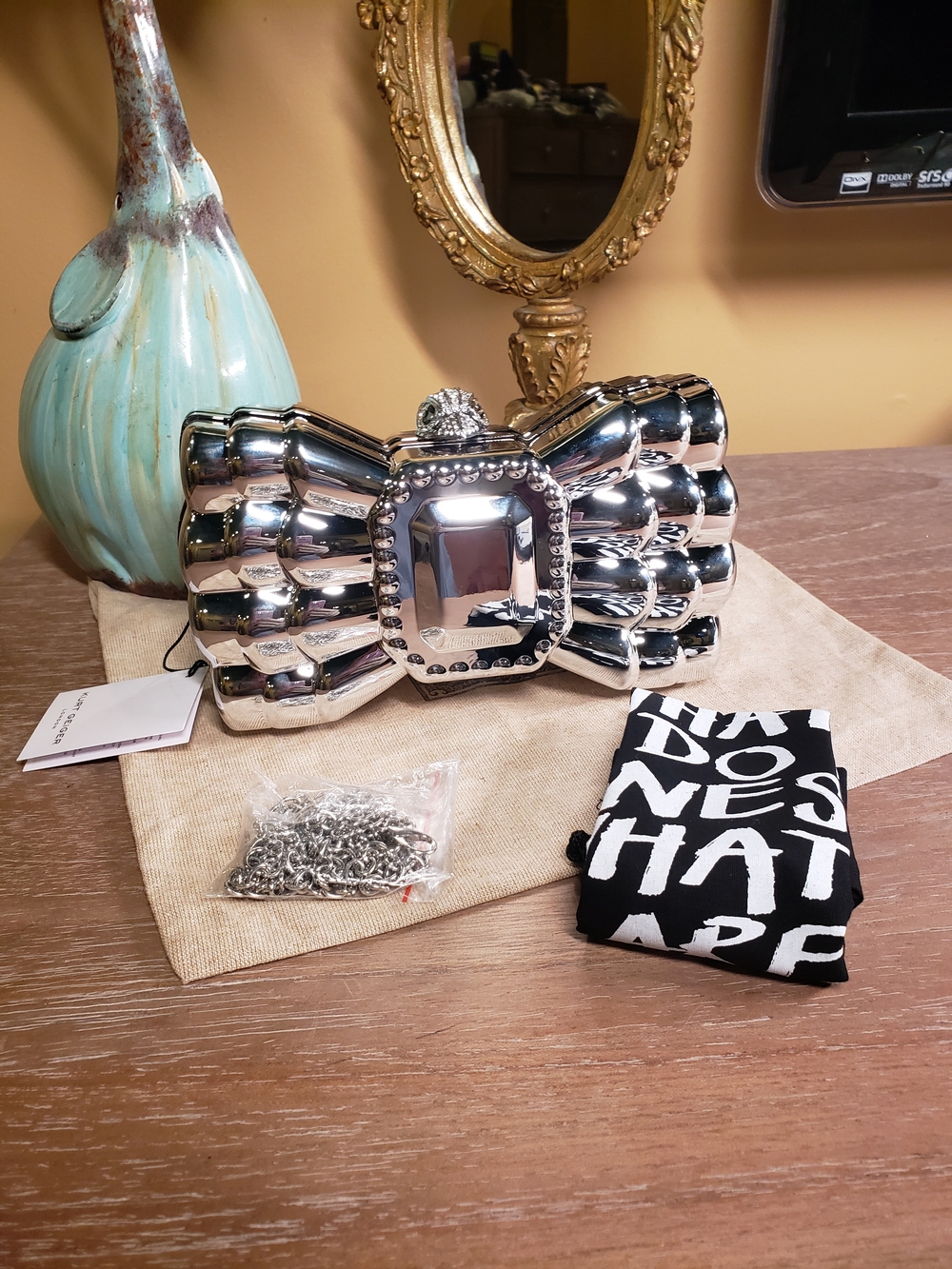 Kurt Geiger Silver Mirror Bow Clutch w/ Shoulder Chain NIB! - Picture 10 of 14